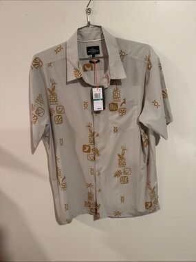 Harman Men’s Light Beige Short-Sleeve Button-Up Shirt with Mustard Graphic Print